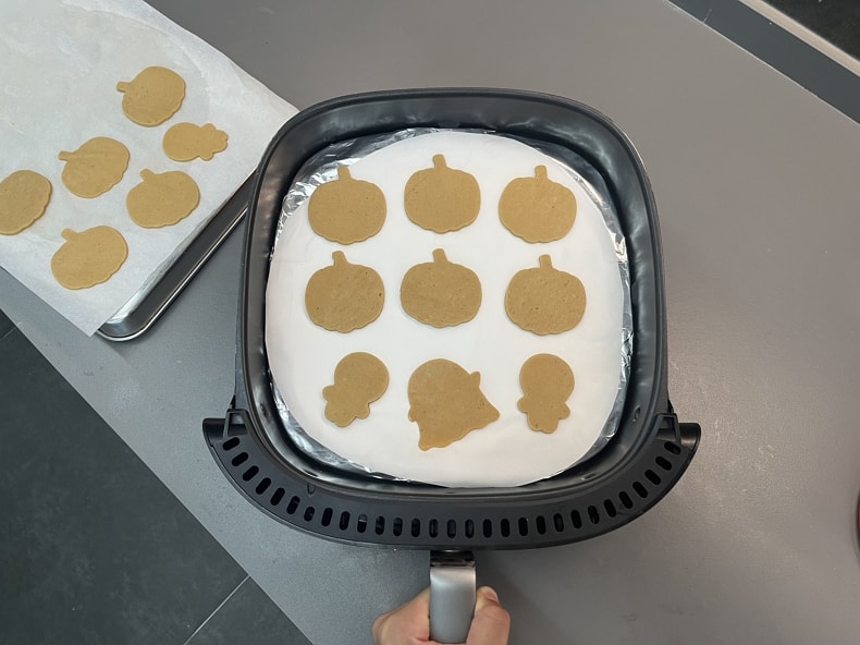 place cookies in cooking tray