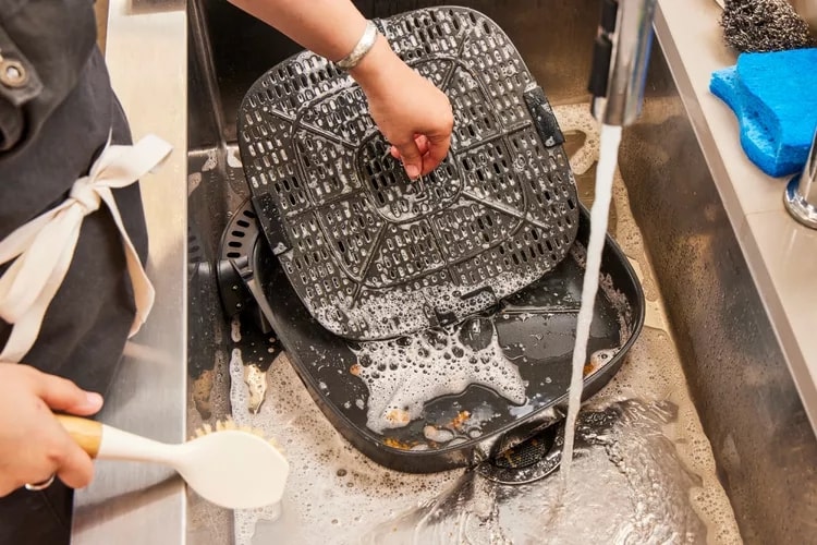 Clean Typhur air fryer